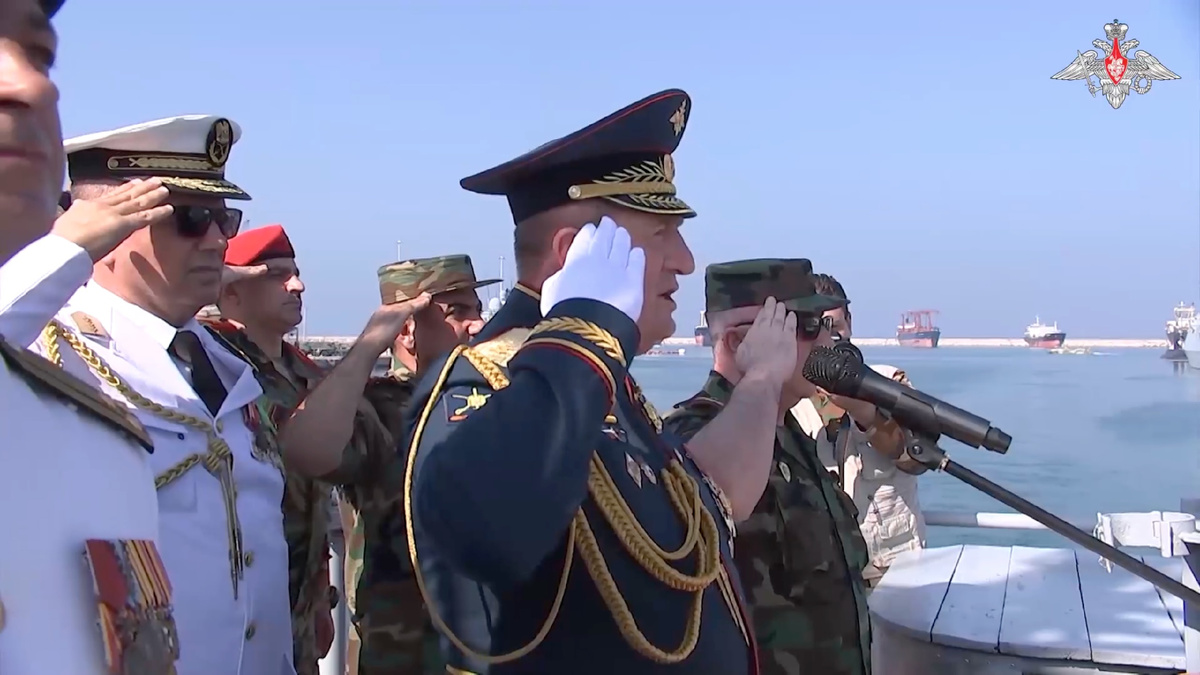 Парад на день ВМФ в Тартусе с участием Российского и Сирийского военно-морского командования, июль 2024-го года. 