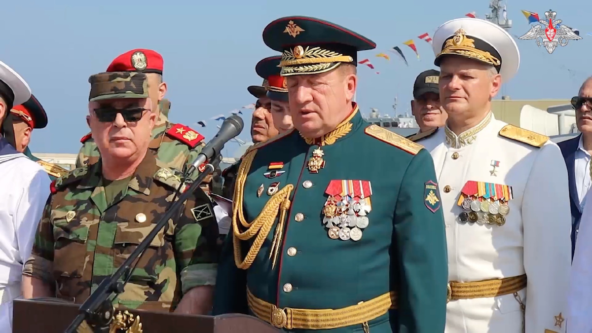 Парад на день ВМФ в Тартусе с участием Российского и Сирийского военно-морского командования, июль 2024-го года. 