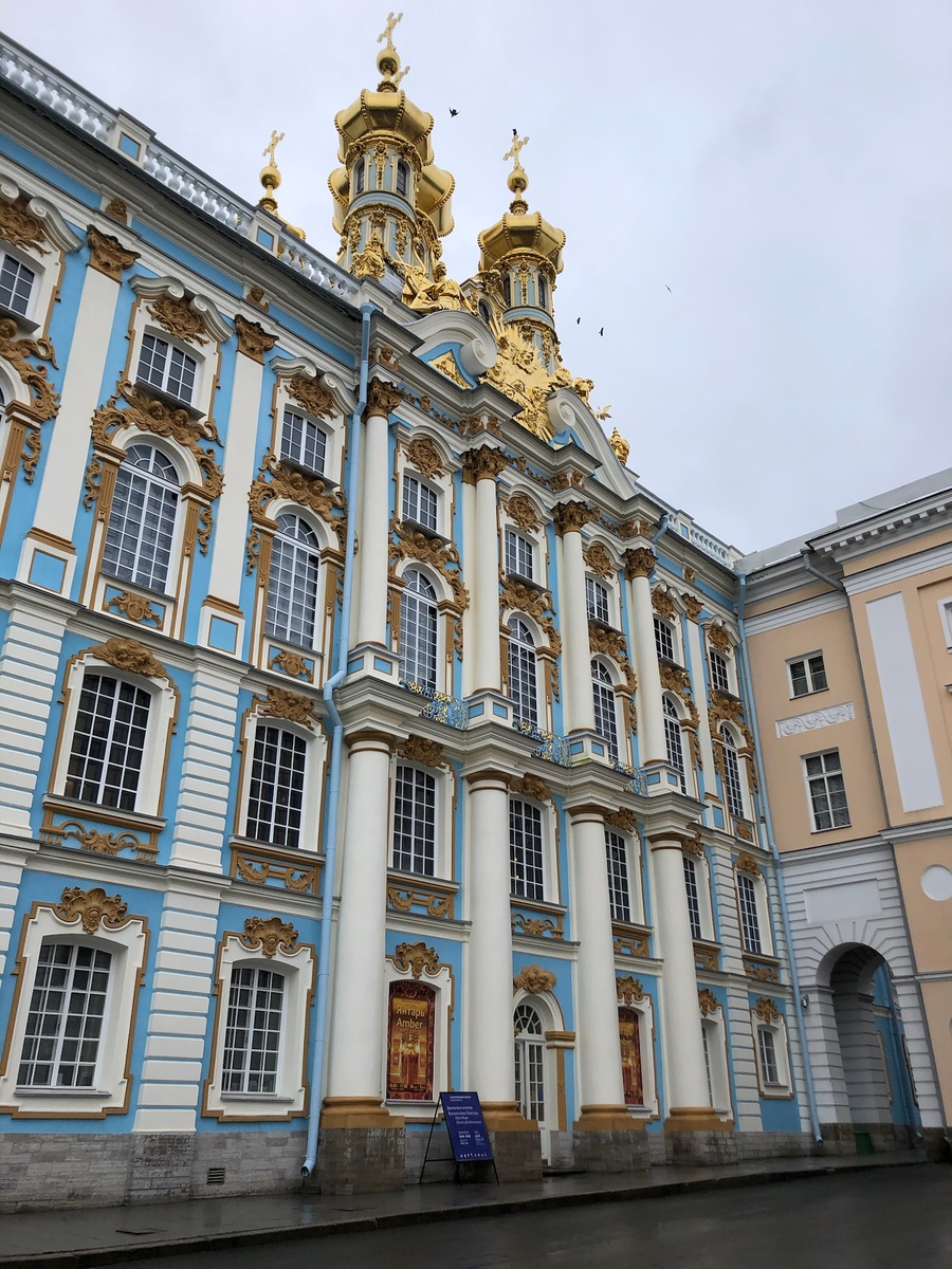 Вид на Придворную церковь Екатерининского дворца со стороны Садовой улицы. Фото автора.