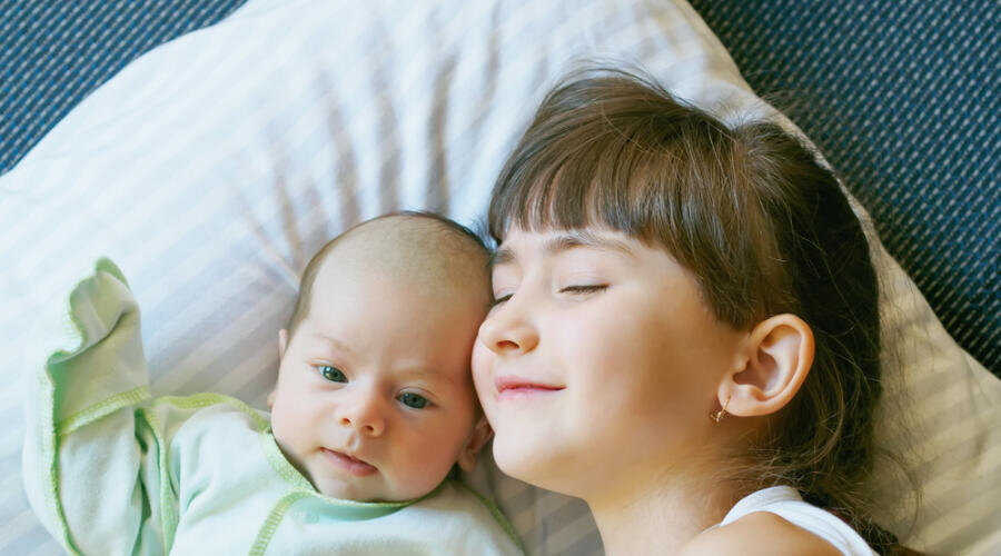    Водные процедуры для грудничка: нужно ли купать ребенка каждый день и как делать это правильно? Фото: Nikolay Bassov, по лицензии shutterstock.com