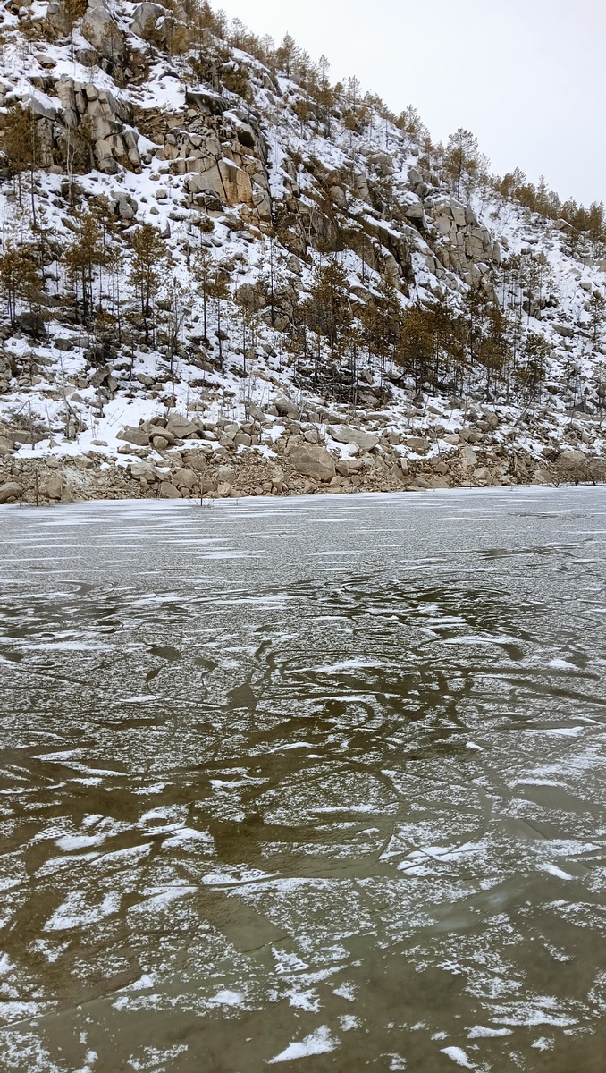 Вода прозрачная и чистая