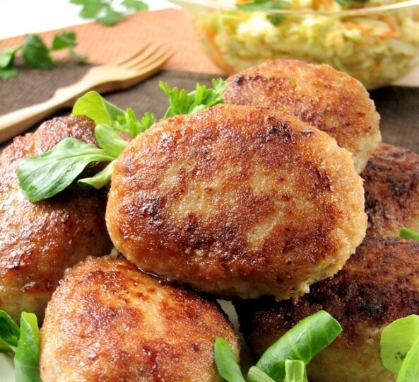 Вот как учат жарить котлеты в советской книге за 1952 г - 3 ценных совета, как у лучших шеф-поваров. Таких пышных, вкусных котлет не жарила