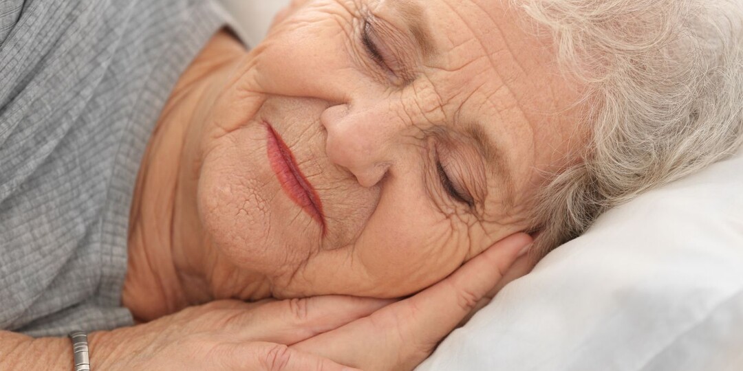 Сон после 50-ти: почему мы перестаём высыпаться и как это исправить