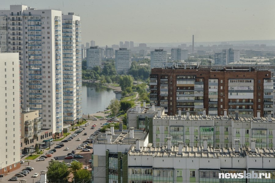 Высотки на Карамзина соседствуют с девятиэтажками на Судостроительной