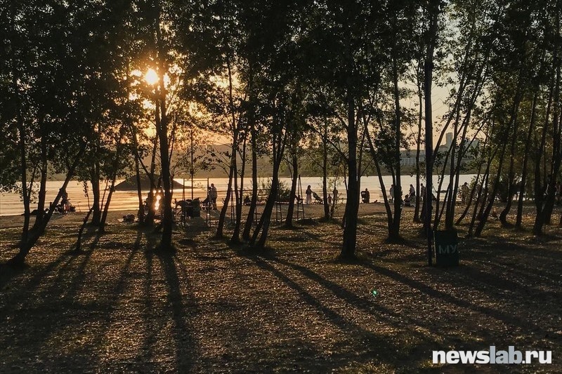...и развлекаются на острове Отдыха