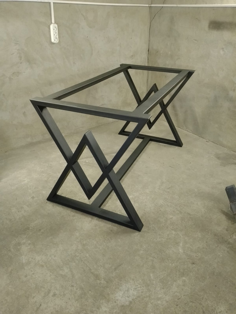 Подстолье из профильной трубы 60х30  окрашено порошковой краской цвет  (черный муар)