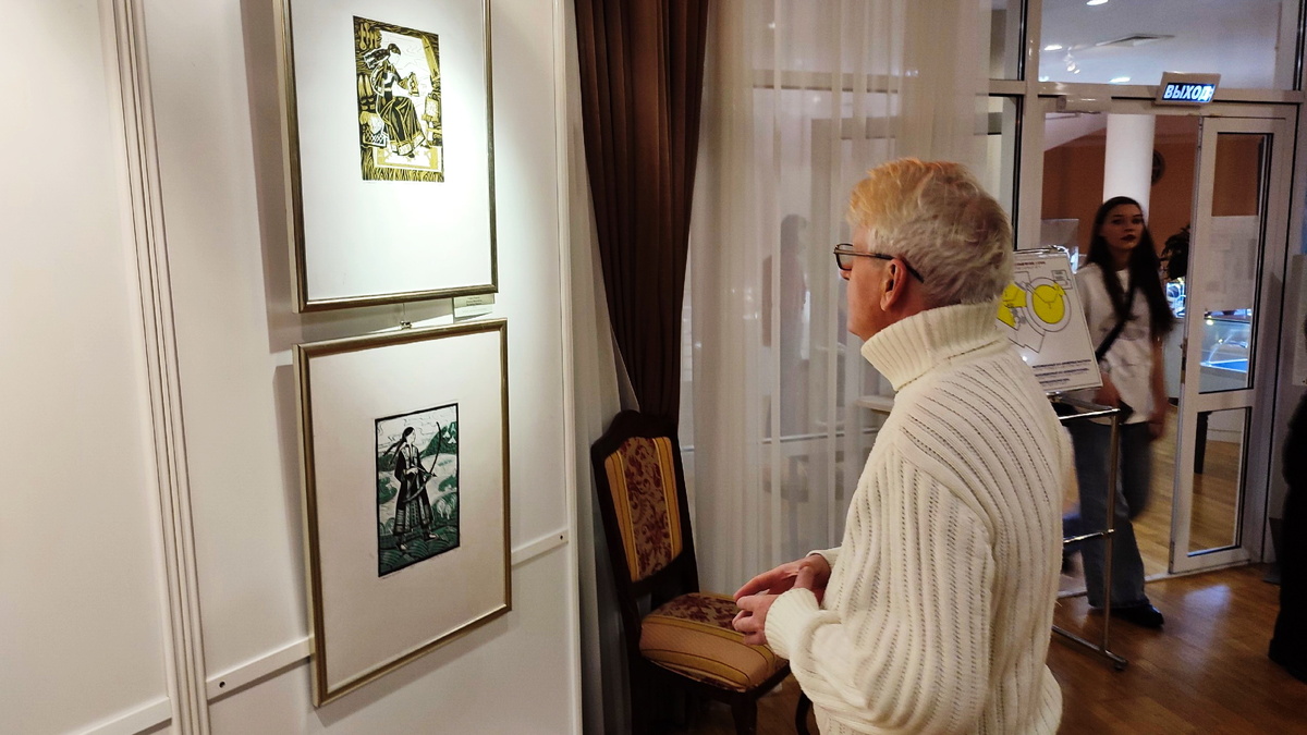    В Художественном музее ко Дню округа открыли выставку