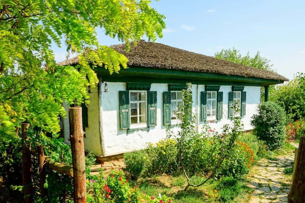 саманная казачья хата фото из интернета