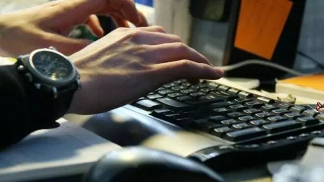 Зарплата айтишника старше 36 лет, претендующего на льготную ипотеку, должна быть  не ниже 90 тыс. рублей в месяц в регионах и от 150 тыс. — в Ленобласти  и в Подмосковье. Фото: изображение Midjourney