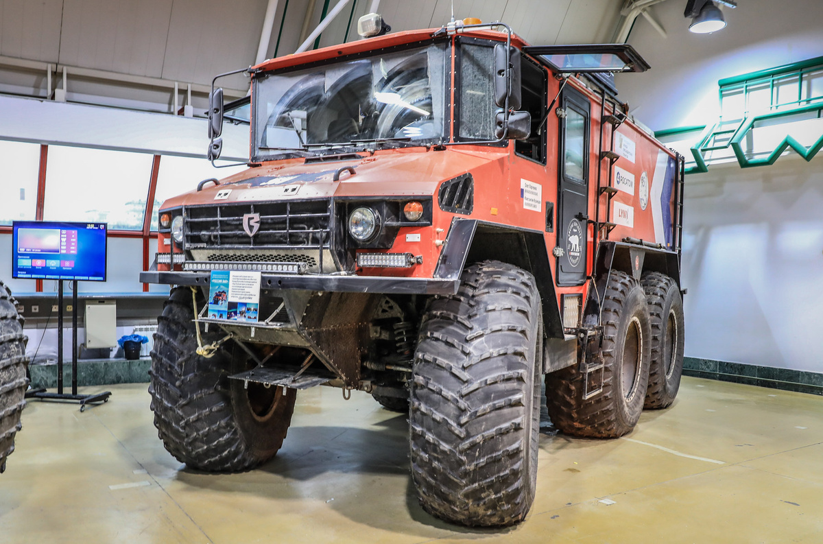    Россия — необъятная страна с огромной территорией, невероятно красивыми местами и разными климатическими зонами. Только вот дороги проложены не везде. А куда-то провести их и вовсе невозможно.   
Светлана Парфенова