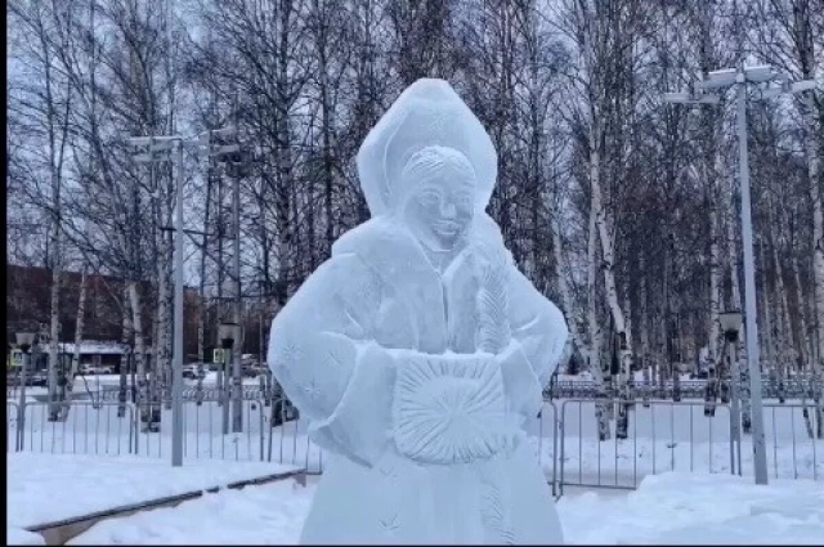    Обновленную Снегурочку горожане увидят к открытию Ледового городка.