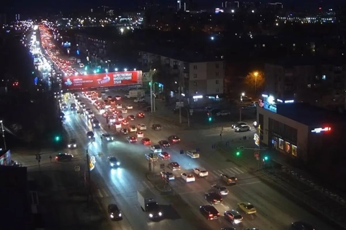    Огромная пробка образовалась в Челябинске на мосту к вокзалу