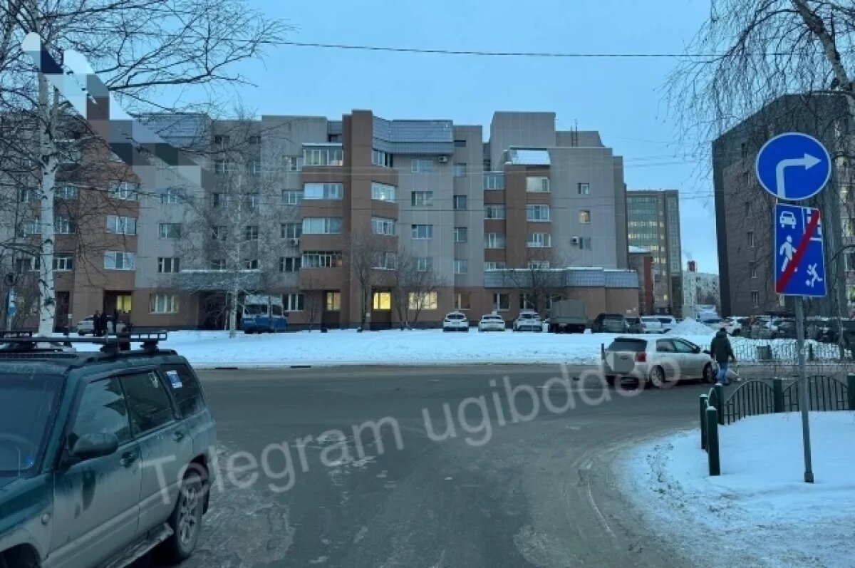    Водитель Toyota при выезде из жилой зоны не уступил дорогу Opel.