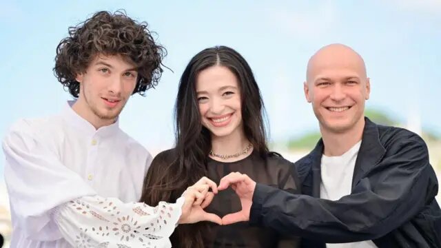 Российский актер Юра Борисов (справа) номинирован в категории «Лучшая мужская роль второго плана» за роль русского гопника Игоря в фильме «Анора»Автор фото,Getty Images