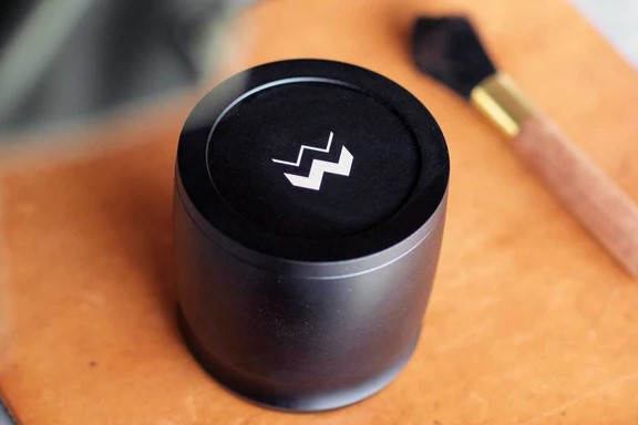 Шейкер для бариста Blind Shaker, который Лэнс Хедрик использовал в своем эксперименте. © weberworkshops.com