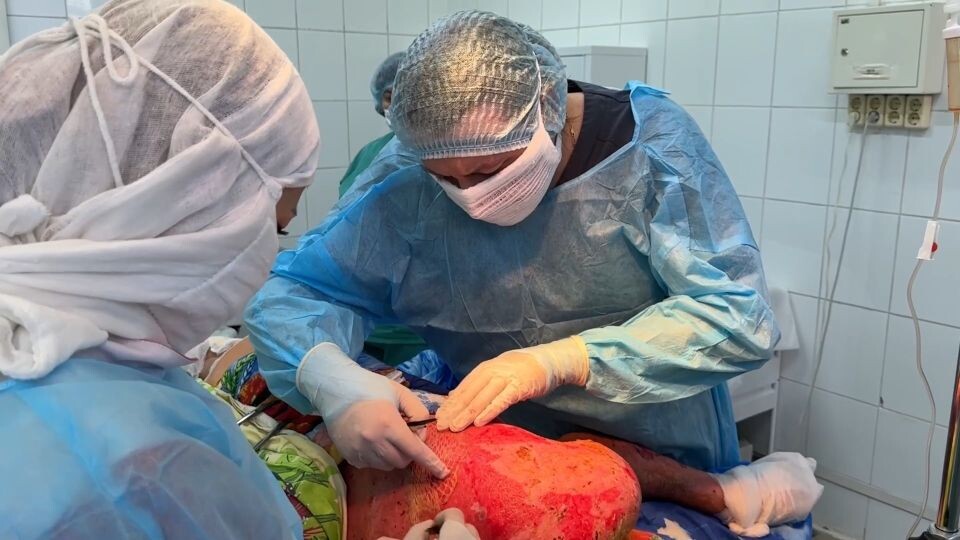    Медики ожогового отделения. Источник: кадр видео vk.com/minzdravaltk