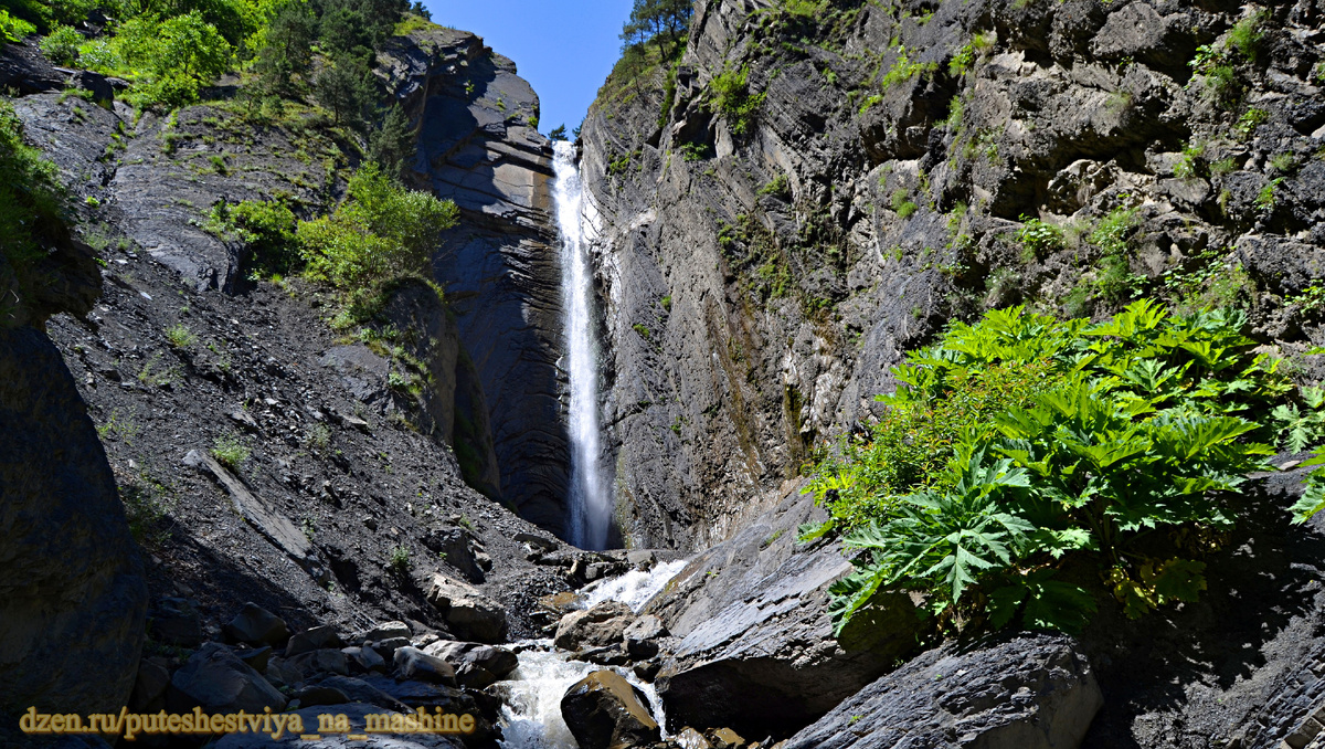 Зрыхский водопад близ села Зрых, Дагестан