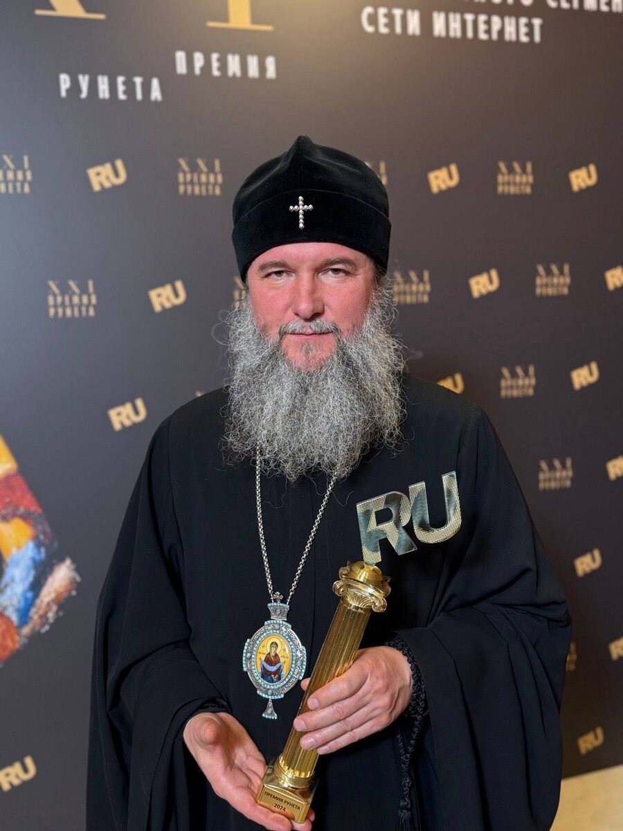 Митрополиту Евгению вручили заслуженную награду.  Фото: Пресс-служба Екатеринбургской епархии