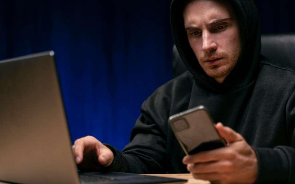    ЦБ предупреждает липчан о новой схеме мошенников Freepik