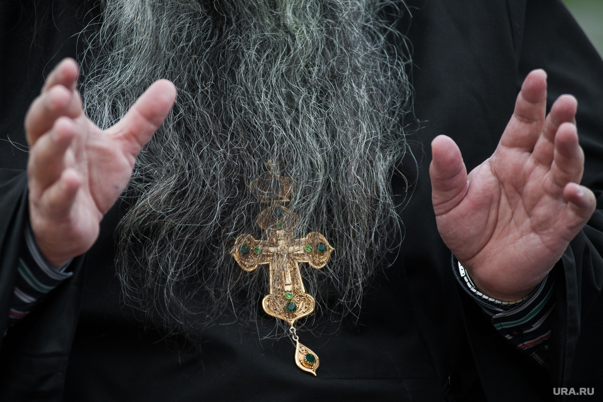 Иерей Андрей Васякин убежден, что инопланетный арт-объект оскорбляет чувства верующих (архивное фото). Фото: Анна Майорова © URA.RU