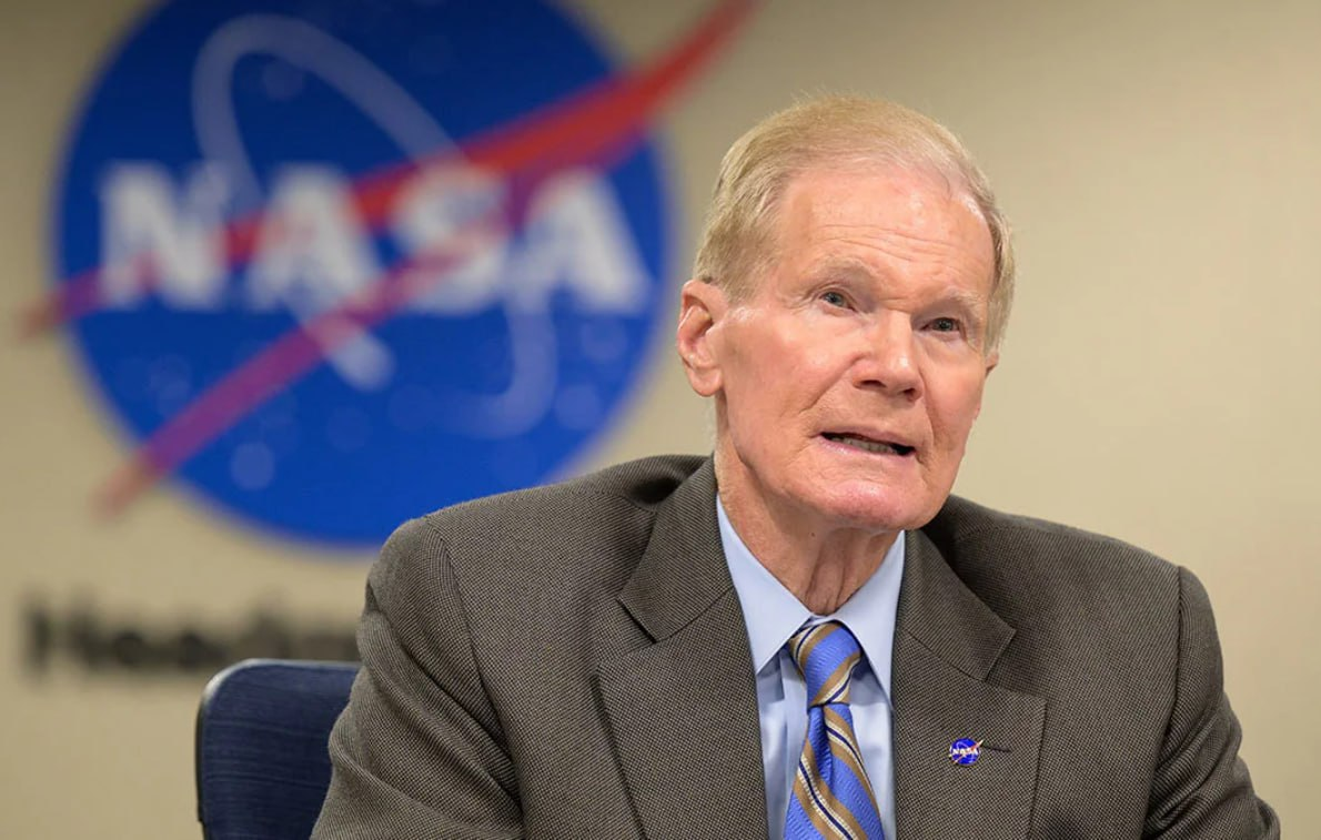 Администратор NASA Билл Нельсон. Астронавт США. Совершил один космический полёт на шаттле: STS-61C (1986, «Колумбия»), инженер, сенатор США от штата Флорида (2001—2019).