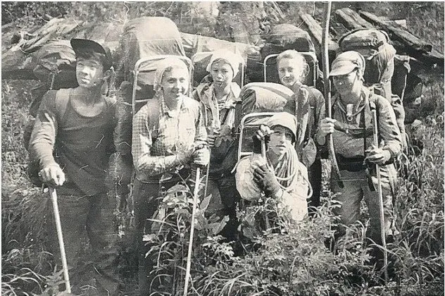 Тургруппа Коровиной в 1 день (Фото: https://www.techinsider.ru/history/1635101-gruppa-korovinoi-zagadochnaya-smert-turistov-v-yujnom-pribaikale/ архивное фото)
