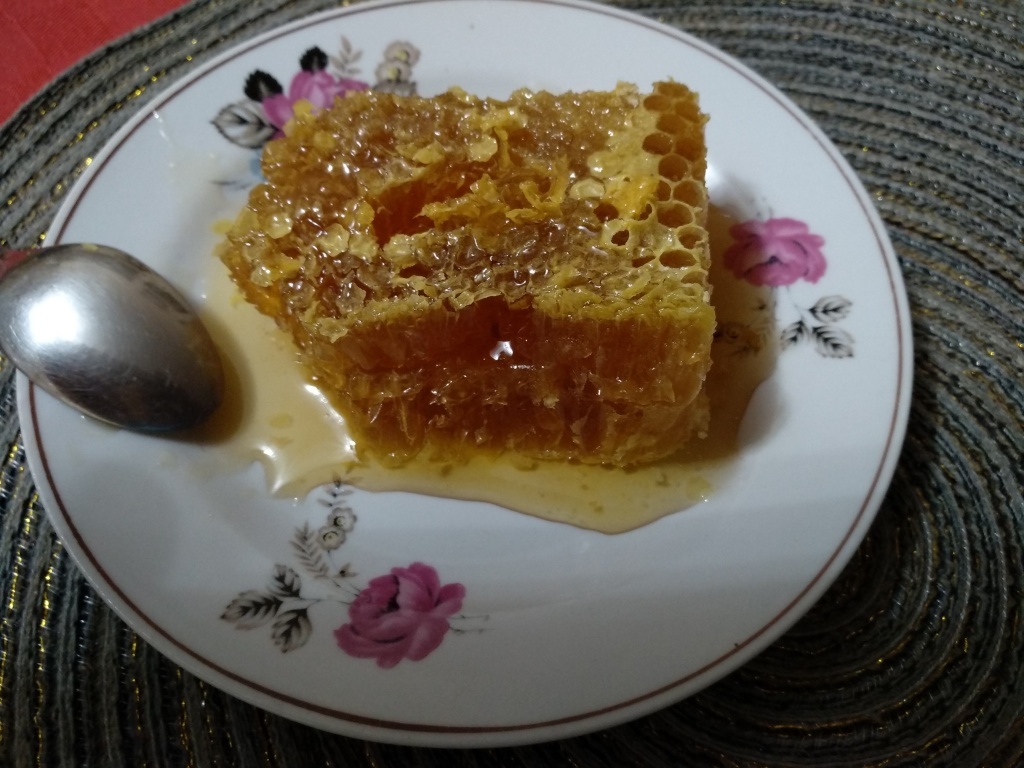  Мед в сотах