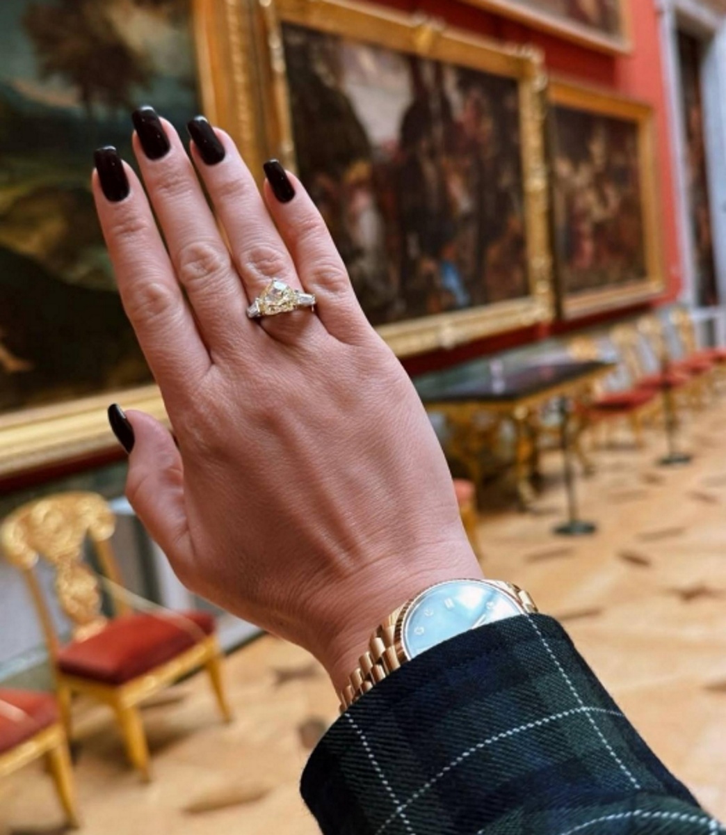 Ксения Бородина показала помолвочное кольцо. Фото: соцсети