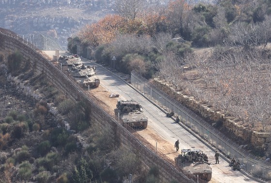    Израильские войска видны вблизи буферной зоны на Голанских высотах