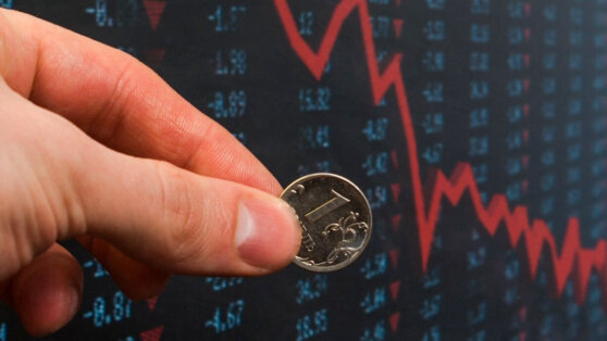    В Банке России объяснили падение рубля санкциями США Ирина Петрова