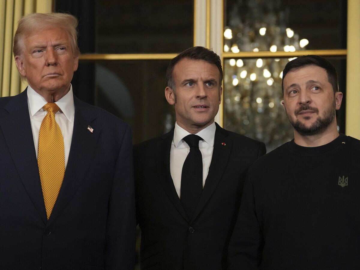    Дональд Трамп, Эммануэль Макрон и Владимир Зеленский во время встречи в Париже, Франция© AP Photo / Aurelien Morissard