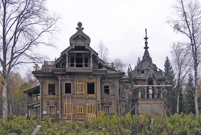 15 лет назад миллионер купил руины огромного замка в лесу. Что он с ним сделал и как сейчас выглядит это место?