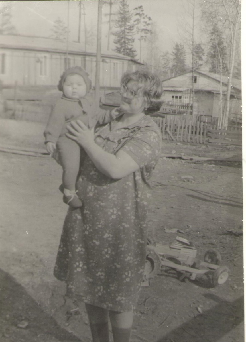 1986 год. Счастливая мама с дочкой