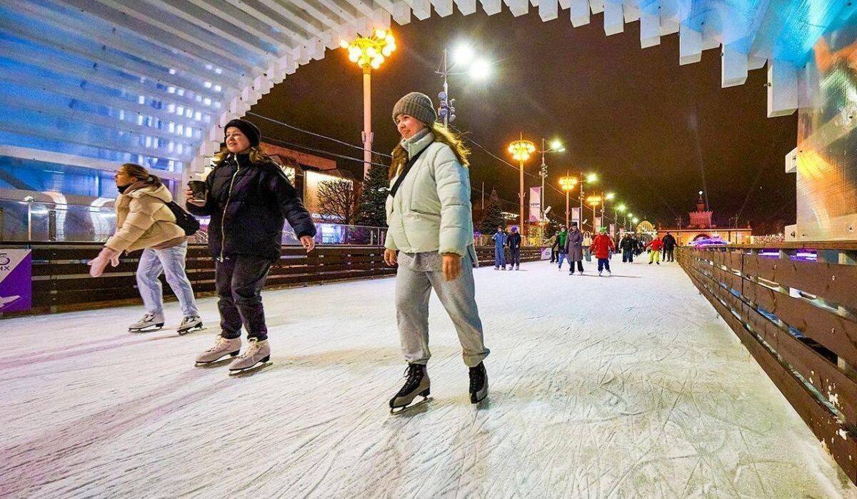     Люди на катке. Источник: mos.ru Автор фото: Пресс-служба Мэра и Правительства Москвы