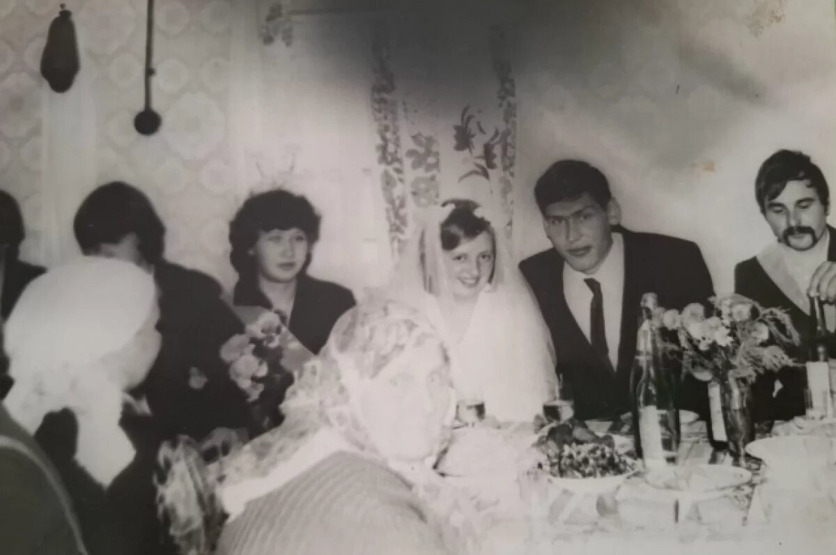    Себежанка сделала маскировочную сеть из свадебного платья