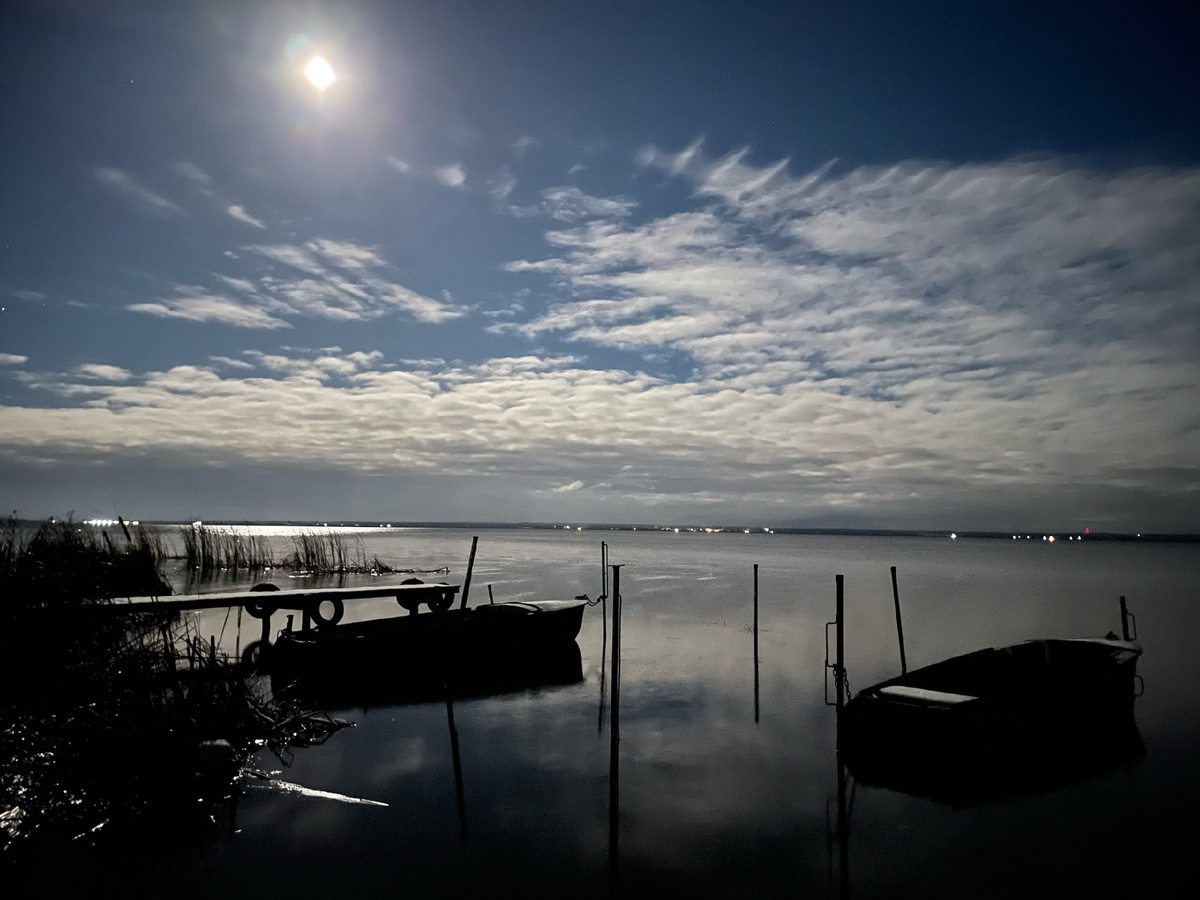 Озеро Неро в полнолунную ночь. Фото автора