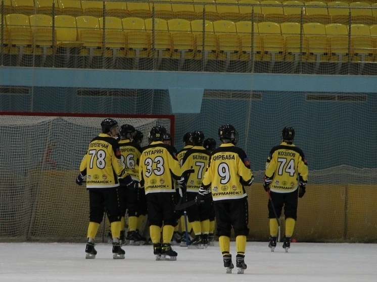     Сегодня, 10 декабря, хоккейный клуб «Мурман» откроет серию игр в рамках 32-го Чемпионата России по хоккею с мячом, а его соперником станет команда «Родина» из Кировска. Фото: официальная страница «Вконтакте» ХК «Мурман»