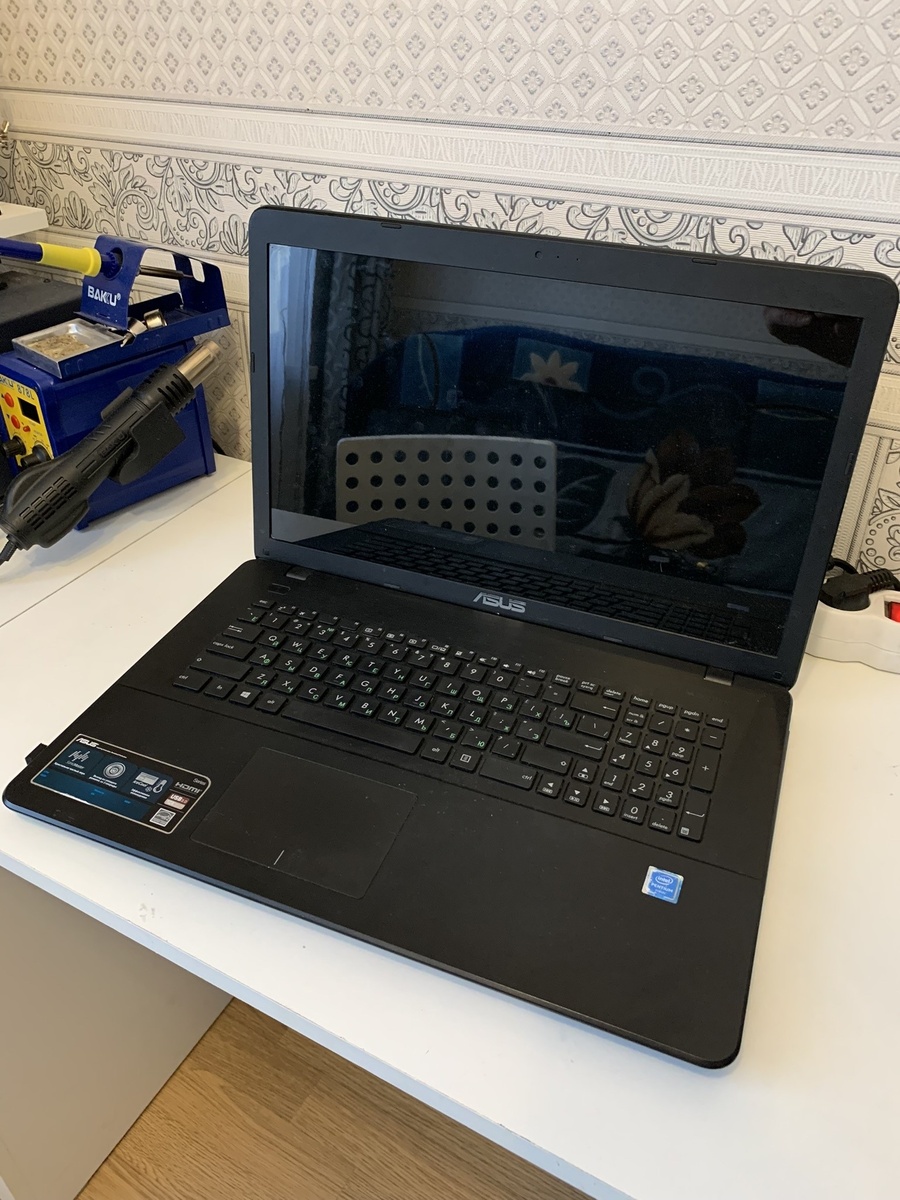 Вот такой аппарат Asus X571N с 17-и дюймовым экраном