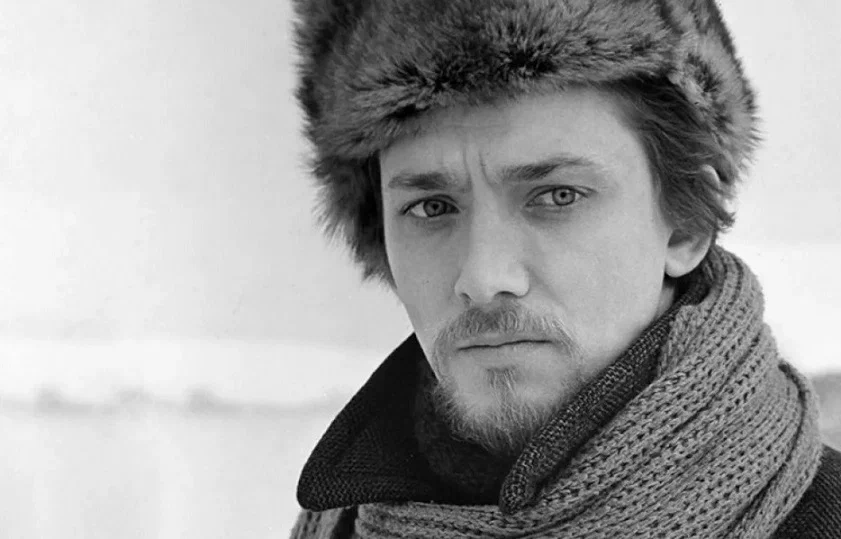 Актёром Старыгин становиться не собирался, но не смог поступить на юридический факультет и решил попробовать свои силы в ГИТИСе. И с первой попытки прошёл большой конкурс.