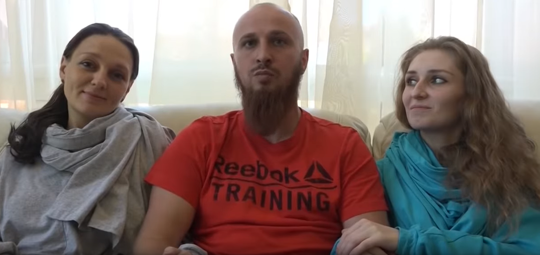 Личный "гарем" и 29 детей от 12 женщин. Многоженец Иван Сухов собирается родить 50 детей, чтобы "спасти Россию"