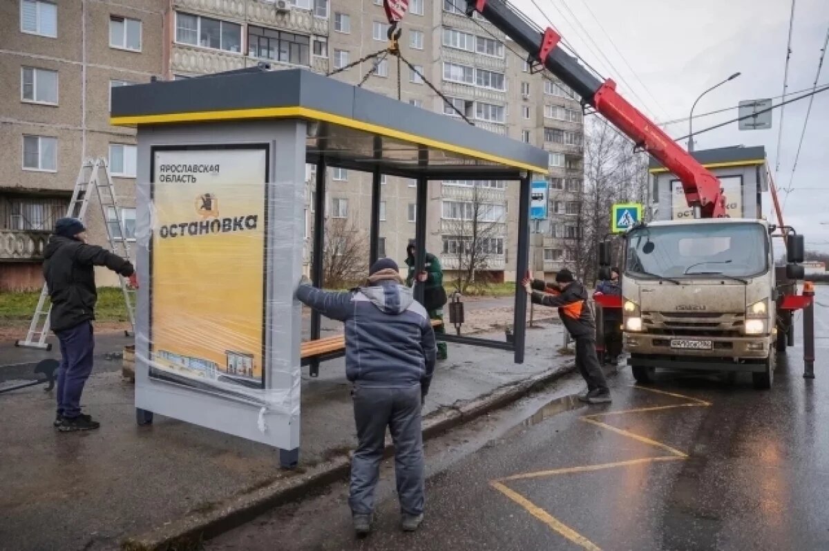    В Рыбинске снова лопнуло стекло на одной из новых остановок