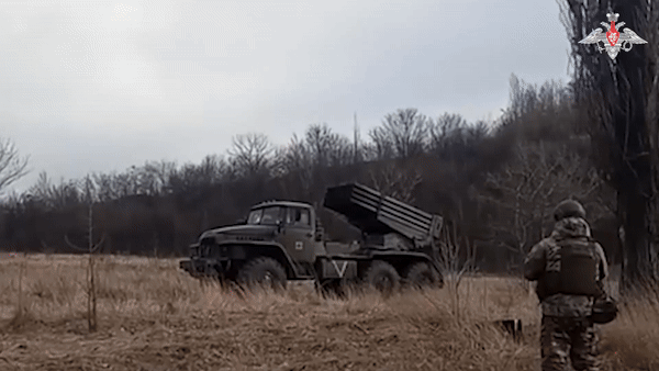    Реактивщики сминают позиции неприятеля//Видео с официального ТГ-канала Минобороны