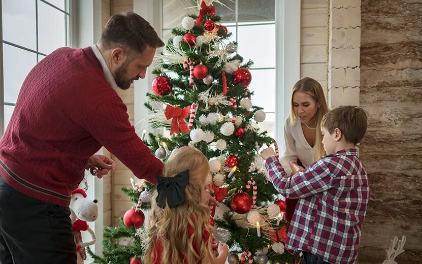    Елочные приметы: можно ли вешать разбитый шарик и какие игрушки привлекут в дом любовь