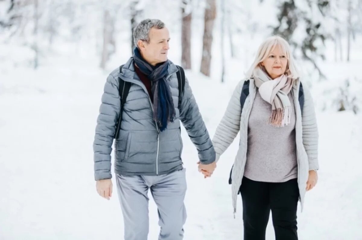    Пешим ходом.