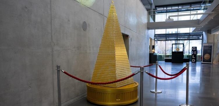 Высота инсталляции - около трех метров