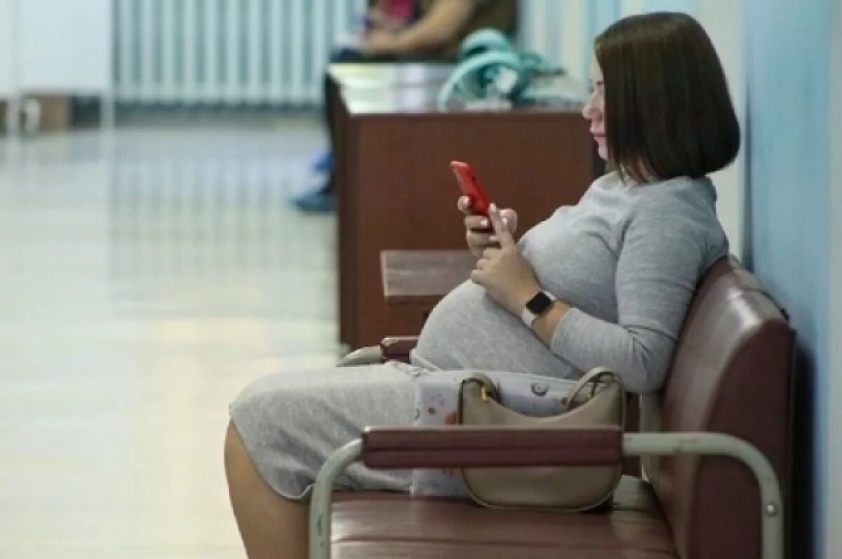    В Томской области будут платить по 100 тысяч рублей беременным студенткам