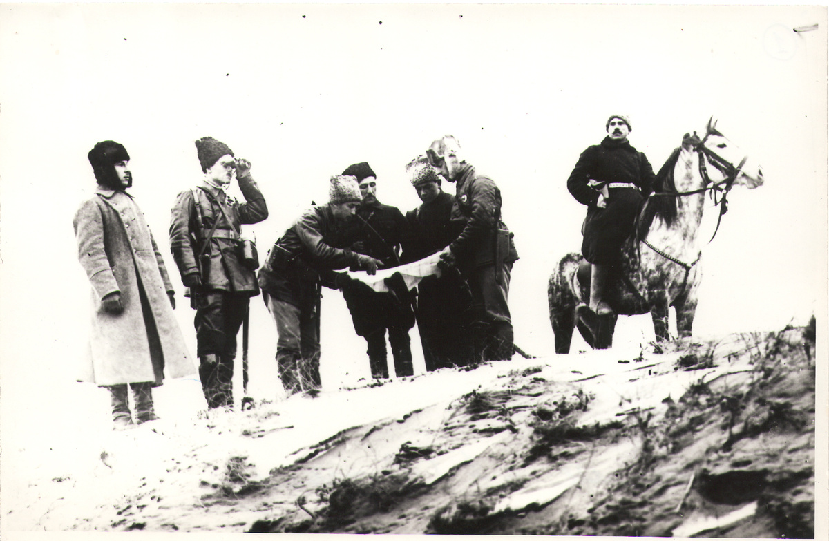 Командиры 10-й армии на позициях под Царицыном