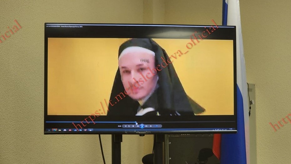    Рассмотрение дела о клипе иноагента Моргенштерна в Колпинском районном суде, декабрь 2024 Автор фото: t.me/dslebedeva_official