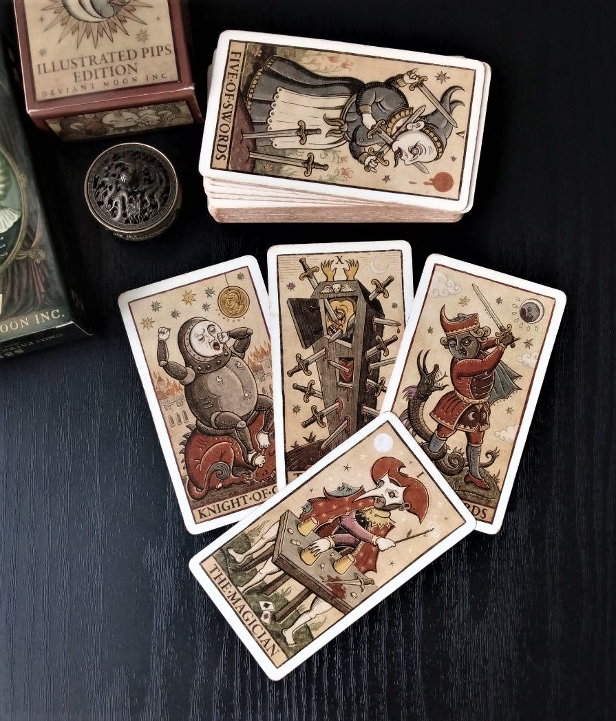 Ответ смотрим на колоде "Таро Триумфальной Луны"