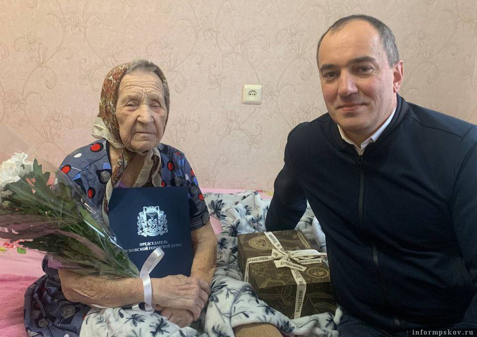 101 год исполнился псковичке Марии Афанасьевне Ивановой. Фото: пресс-служба Псковской городской Думы